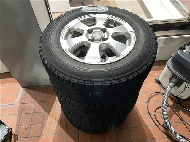 デミオ 13S 4WD 純正ナビ・Bluetooth/TV/DVD/CD/AUX 純正ドラレコ前 純正フロアマット 布系シート 冷房AC 純正15インチAW HIDライト 衝突被害軽減システム ドアバイザー(39枚目)