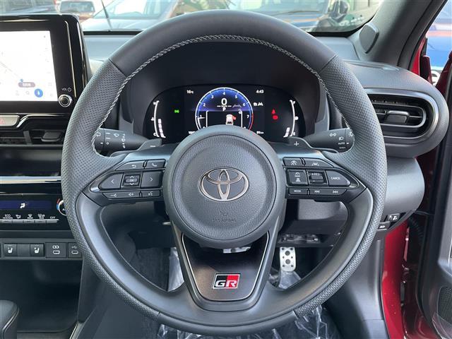 ヤリスクロス GRスポーツ ワンオーナー 4WD 純正HDDナビ Bluetooth/フルセグTV 全方位バックカメラ ビルトインETC 純正ドラレコ純正フロアマット フルフラットシート シートヒーター コーナーセンサー前後(6枚目)