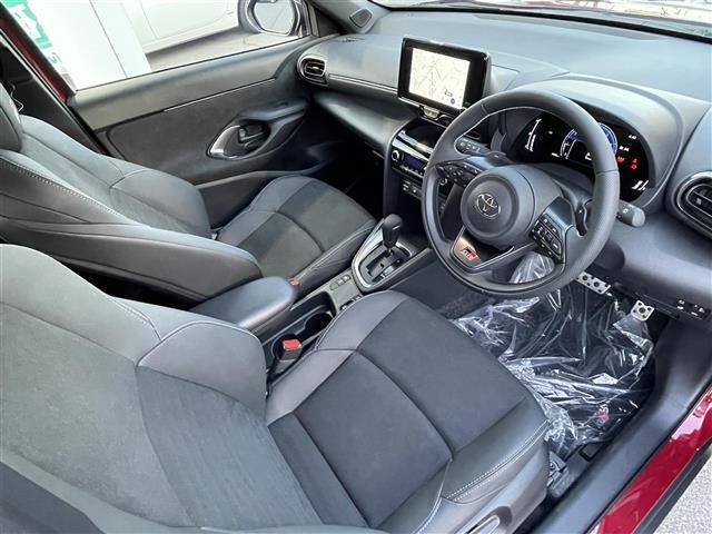 ヤリスクロス GRスポーツ ワンオーナー 4WD 純正HDDナビ Bluetooth/フルセグTV 全方位バックカメラ ビルトインETC 純正ドラレコ純正フロアマット フルフラットシート シートヒーター コーナーセンサー前後(20枚目)