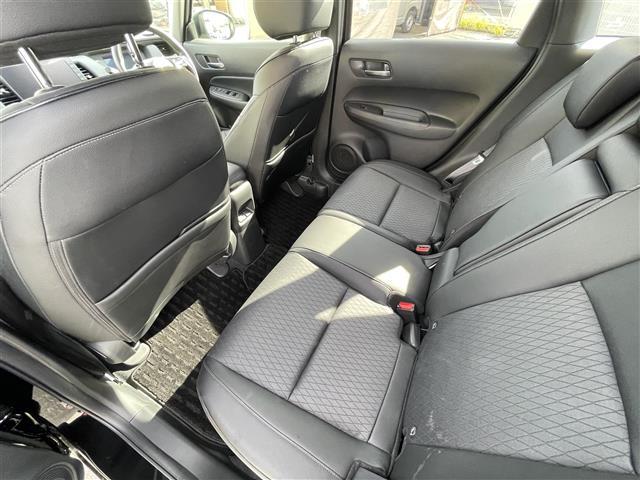 フィット e:HEVリュクス ☆取扱説明書☆保証書☆ワンセグテレビ☆純正ナビ☆AM/FM☆Bluetooth/iPod/AUX/USB☆ワンオーナー☆バックカメラ☆プッシュスタート☆ETC☆クルーズコントロール(28枚目)