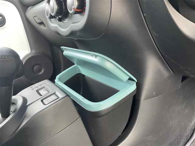 トゥインゴ ゼン ☆ワンオーナー☆保証書☆取扱説明書☆パワーウィンドウ☆ETC☆AM/FM☆Bluetooth/AUX☆純正フロアマット☆リモコンキー☆スペアキー☆15インチAW☆サマータイヤ有(17枚目)