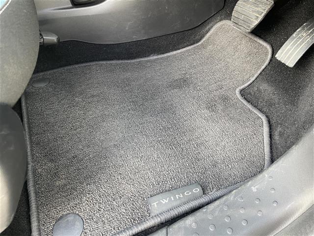 トゥインゴ ゼン ☆ワンオーナー☆保証書☆取扱説明書☆パワーウィンドウ☆ETC☆AM/FM☆Bluetooth/AUX☆純正フロアマット☆リモコンキー☆スペアキー☆15インチAW☆サマータイヤ有(27枚目)