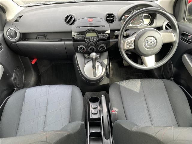 デミオ 13C ☆取扱説明書☆保証書☆リモコンキー☆パワーウィンドウ☆AM/FM/AUX☆ドアバイザー☆ETC☆ハロゲンヘッドライト☆純正フロアマット☆ECO☆スダッドレスタイヤ有(3枚目)