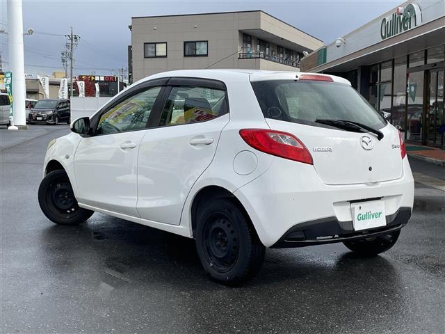 デミオ 13C ☆取扱説明書☆保証書☆リモコンキー☆パワーウィンドウ☆AM/FM/AUX☆ドアバイザー☆ETC☆ハロゲンヘッドライト☆純正フロアマット☆ECO☆スダッドレスタイヤ有(4枚目)