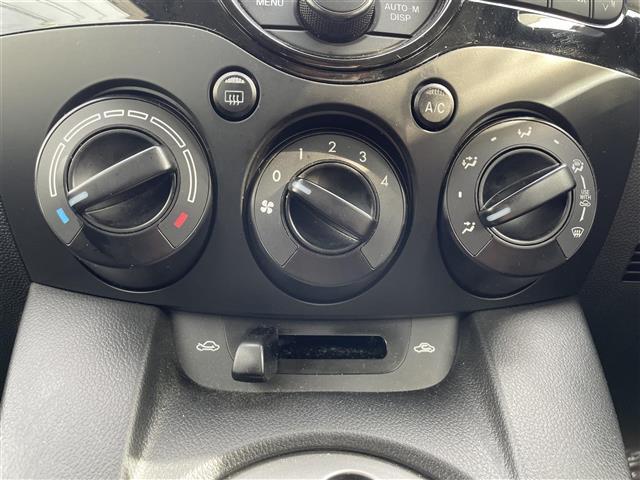 デミオ 13C ☆取扱説明書☆保証書☆リモコンキー☆パワーウィンドウ☆AM/FM/AUX☆ドアバイザー☆ETC☆ハロゲンヘッドライト☆純正フロアマット☆ECO☆スダッドレスタイヤ有(9枚目)