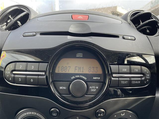 デミオ 13C ☆取扱説明書☆保証書☆リモコンキー☆パワーウィンドウ☆AM/FM/AUX☆ドアバイザー☆ETC☆ハロゲンヘッドライト☆純正フロアマット☆ECO☆スダッドレスタイヤ有(10枚目)