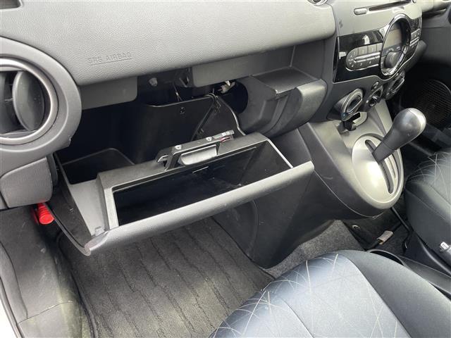 デミオ 13C ☆取扱説明書☆保証書☆リモコンキー☆パワーウィンドウ☆AM/FM/AUX☆ドアバイザー☆ETC☆ハロゲンヘッドライト☆純正フロアマット☆ECO☆スダッドレスタイヤ有(16枚目)