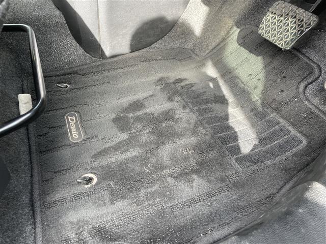 デミオ 13C ☆取扱説明書☆保証書☆リモコンキー☆パワーウィンドウ☆AM/FM/AUX☆ドアバイザー☆ETC☆ハロゲンヘッドライト☆純正フロアマット☆ECO☆スダッドレスタイヤ有(25枚目)