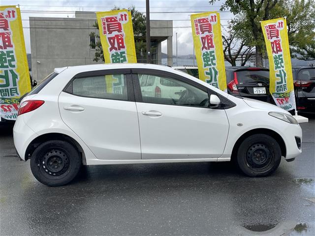 デミオ 13C ☆取扱説明書☆保証書☆リモコンキー☆パワーウィンドウ☆AM/FM/AUX☆ドアバイザー☆ETC☆ハロゲンヘッドライト☆純正フロアマット☆ECO☆スダッドレスタイヤ有(32枚目)