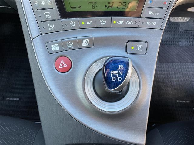 プリウス Ｌ　☆ワンオーナー☆保証書☆取扱説明書☆ワンセグテレビ☆ＡＭ／ＦＭ☆Ｂｌｕｅｔｏｏｔｈ☆プッシュスタート☆パワーウィンドウ☆アイドリングストップ☆スマートキー☆スペアキー☆ＥＴＣ☆（9枚目）