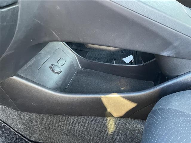 プリウス Ｌ　☆ワンオーナー☆保証書☆取扱説明書☆ワンセグテレビ☆ＡＭ／ＦＭ☆Ｂｌｕｅｔｏｏｔｈ☆プッシュスタート☆パワーウィンドウ☆アイドリングストップ☆スマートキー☆スペアキー☆ＥＴＣ☆（16枚目）