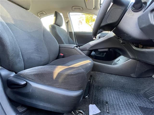 プリウス Ｌ　☆ワンオーナー☆保証書☆取扱説明書☆ワンセグテレビ☆ＡＭ／ＦＭ☆Ｂｌｕｅｔｏｏｔｈ☆プッシュスタート☆パワーウィンドウ☆アイドリングストップ☆スマートキー☆スペアキー☆ＥＴＣ☆（19枚目）