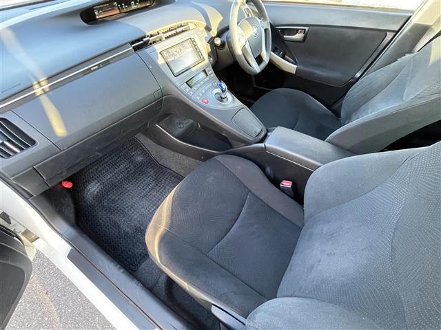 プリウス Ｌ　☆ワンオーナー☆保証書☆取扱説明書☆ワンセグテレビ☆ＡＭ／ＦＭ☆Ｂｌｕｅｔｏｏｔｈ☆プッシュスタート☆パワーウィンドウ☆アイドリングストップ☆スマートキー☆スペアキー☆ＥＴＣ☆（20枚目）