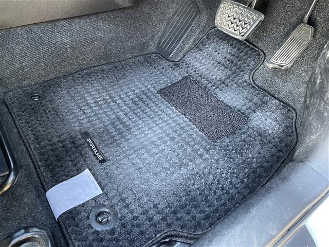 プリウス Ｌ　☆ワンオーナー☆保証書☆取扱説明書☆ワンセグテレビ☆ＡＭ／ＦＭ☆Ｂｌｕｅｔｏｏｔｈ☆プッシュスタート☆パワーウィンドウ☆アイドリングストップ☆スマートキー☆スペアキー☆ＥＴＣ☆（26枚目）
