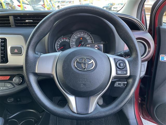 ヴィッツ ジュエラ　☆取扱説明書☆保証書☆ワンセグテレビ☆ＡＭ／ＦＭ☆Ｂｌｕｅｔｏｏｔｈ☆バックカメラ☆スペアキー☆スマートキー☆パワーウィンドウ☆純正フロアマット☆プッシュスタート☆ドアバイザー（5枚目）