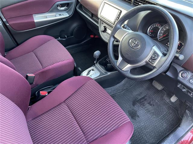 ヴィッツ ジュエラ　☆取扱説明書☆保証書☆ワンセグテレビ☆ＡＭ／ＦＭ☆Ｂｌｕｅｔｏｏｔｈ☆バックカメラ☆スペアキー☆スマートキー☆パワーウィンドウ☆純正フロアマット☆プッシュスタート☆ドアバイザー（16枚目）