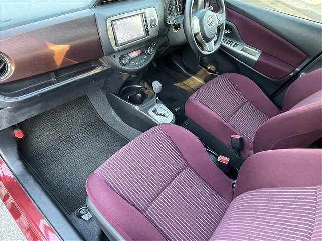 ヴィッツ ジュエラ　☆取扱説明書☆保証書☆ワンセグテレビ☆ＡＭ／ＦＭ☆Ｂｌｕｅｔｏｏｔｈ☆バックカメラ☆スペアキー☆スマートキー☆パワーウィンドウ☆純正フロアマット☆プッシュスタート☆ドアバイザー（18枚目）