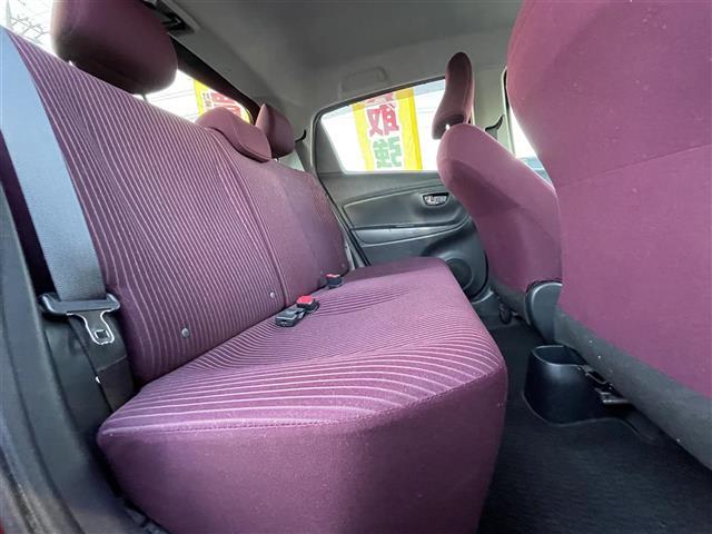 ヴィッツ ジュエラ　☆取扱説明書☆保証書☆ワンセグテレビ☆ＡＭ／ＦＭ☆Ｂｌｕｅｔｏｏｔｈ☆バックカメラ☆スペアキー☆スマートキー☆パワーウィンドウ☆純正フロアマット☆プッシュスタート☆ドアバイザー（21枚目）