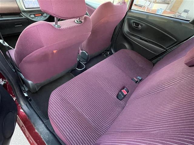 ヴィッツ ジュエラ　☆取扱説明書☆保証書☆ワンセグテレビ☆ＡＭ／ＦＭ☆Ｂｌｕｅｔｏｏｔｈ☆バックカメラ☆スペアキー☆スマートキー☆パワーウィンドウ☆純正フロアマット☆プッシュスタート☆ドアバイザー（22枚目）