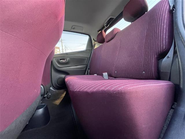 ヴィッツ ジュエラ　☆取扱説明書☆保証書☆ワンセグテレビ☆ＡＭ／ＦＭ☆Ｂｌｕｅｔｏｏｔｈ☆バックカメラ☆スペアキー☆スマートキー☆パワーウィンドウ☆純正フロアマット☆プッシュスタート☆ドアバイザー（23枚目）