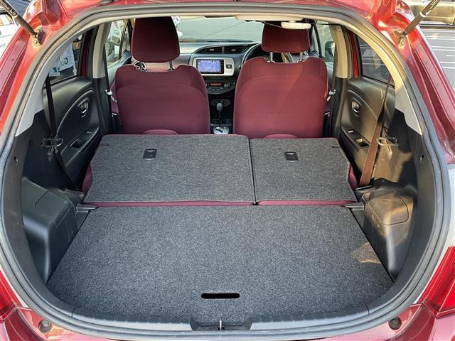 ヴィッツ ジュエラ　☆取扱説明書☆保証書☆ワンセグテレビ☆ＡＭ／ＦＭ☆Ｂｌｕｅｔｏｏｔｈ☆バックカメラ☆スペアキー☆スマートキー☆パワーウィンドウ☆純正フロアマット☆プッシュスタート☆ドアバイザー（26枚目）