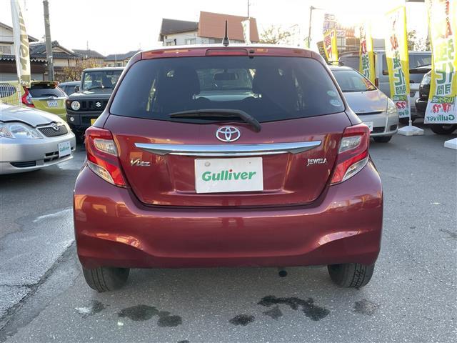 ヴィッツ ジュエラ　☆取扱説明書☆保証書☆ワンセグテレビ☆ＡＭ／ＦＭ☆Ｂｌｕｅｔｏｏｔｈ☆バックカメラ☆スペアキー☆スマートキー☆パワーウィンドウ☆純正フロアマット☆プッシュスタート☆ドアバイザー（29枚目）