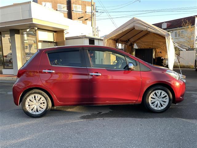 ヴィッツ ジュエラ　☆取扱説明書☆保証書☆ワンセグテレビ☆ＡＭ／ＦＭ☆Ｂｌｕｅｔｏｏｔｈ☆バックカメラ☆スペアキー☆スマートキー☆パワーウィンドウ☆純正フロアマット☆プッシュスタート☆ドアバイザー（31枚目）