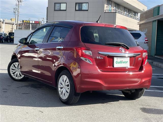 ヴィッツ ジュエラ　☆取扱説明書☆保証書☆ワンセグテレビ☆ＡＭ／ＦＭ☆Ｂｌｕｅｔｏｏｔｈ☆バックカメラ☆スペアキー☆スマートキー☆パワーウィンドウ☆純正フロアマット☆プッシュスタート☆ドアバイザー（41枚目）