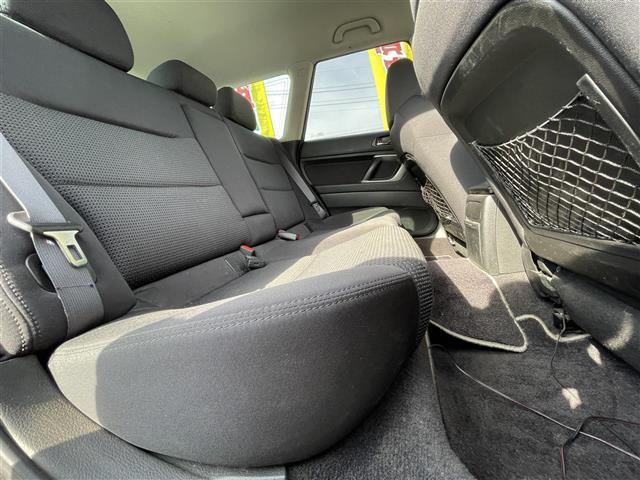 レガシィツーリングワゴン ２．０ＧＴ　４ＷＤ　ＭＴモード付ＡＴ　ＣＤ、ＭＤチェンジャー　社外ＥＴＣ　純正ＨＤＤナビ　レーダー探知機　純正フロアマット　パワーシートＤ席　布系シート　社外１７インチＡＷ　ルーフレール（8枚目）
