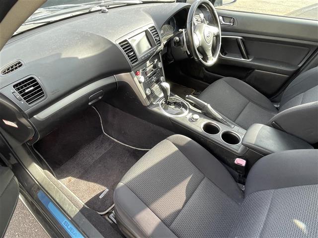 レガシィツーリングワゴン ２．０ＧＴ　４ＷＤ　ＭＴモード付ＡＴ　ＣＤ、ＭＤチェンジャー　社外ＥＴＣ　純正ＨＤＤナビ　レーダー探知機　純正フロアマット　パワーシートＤ席　布系シート　社外１７インチＡＷ　ルーフレール（9枚目）