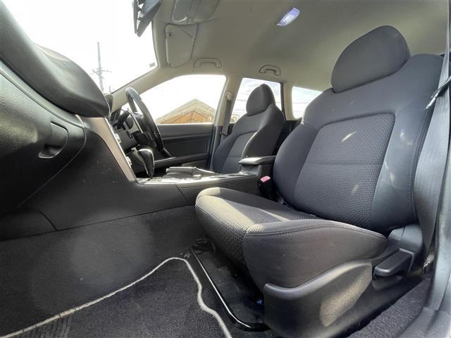 レガシィツーリングワゴン ２．０ＧＴ　４ＷＤ　ＭＴモード付ＡＴ　ＣＤ、ＭＤチェンジャー　社外ＥＴＣ　純正ＨＤＤナビ　レーダー探知機　純正フロアマット　パワーシートＤ席　布系シート　社外１７インチＡＷ　ルーフレール（10枚目）