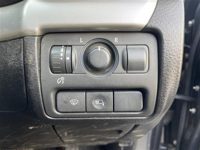 レガシィツーリングワゴン ２．０ＧＴ　４ＷＤ　ＭＴモード付ＡＴ　ＣＤ、ＭＤチェンジャー　社外ＥＴＣ　純正ＨＤＤナビ　レーダー探知機　純正フロアマット　パワーシートＤ席　布系シート　社外１７インチＡＷ　ルーフレール（23枚目）