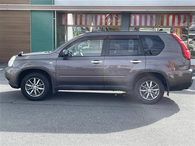 エクストレイル ２０Ｘｔｔ　☆ワンセグテレビ☆４ＷＤ☆バックカメラ☆ＥＴＣ☆シートヒーター☆純正フロアマット☆コーナーセンサー☆オートライト☆電動格納ミラー☆クルーズコントロール☆スマートキー☆純正サスペン（4枚目）