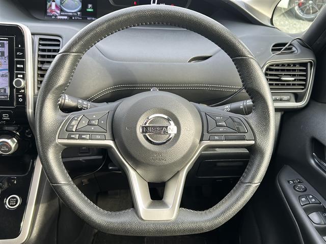 セレナ ハイウェイスター　ワンオーナー　全方位カメラ　純正ナビＭＭ５１６Ｄ０－Ｌ　純正フリップダウンモニター　両側電動ドア　ＥＴＣ　クルーズコントロール　バックカメラ　ナビステアリングスイッチ　オートライト　純正ＡＷ冬タイヤ有（7枚目）