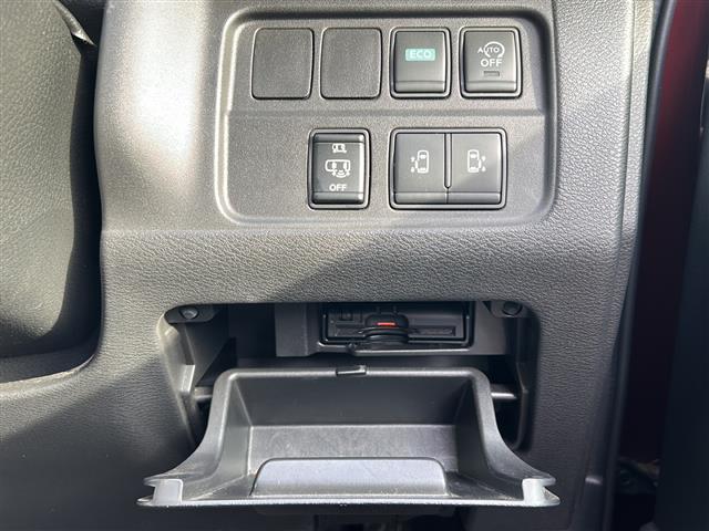 セレナ ハイウェイスター　ワンオーナー　全方位カメラ　純正ナビＭＭ５１６Ｄ０－Ｌ　純正フリップダウンモニター　両側電動ドア　ＥＴＣ　クルーズコントロール　バックカメラ　ナビステアリングスイッチ　オートライト　純正ＡＷ冬タイヤ有（9枚目）