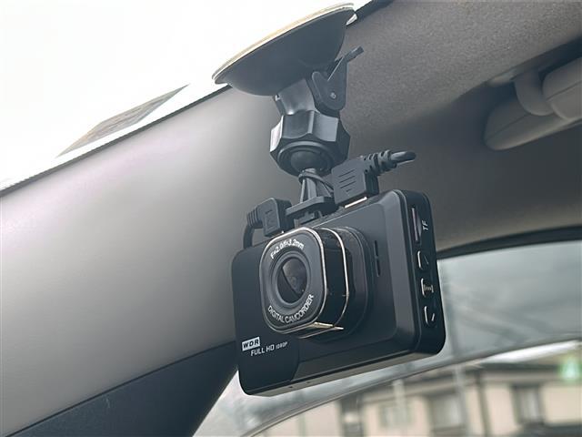 セレナ ハイウェイスター　ワンオーナー　全方位カメラ　純正ナビＭＭ５１６Ｄ０－Ｌ　純正フリップダウンモニター　両側電動ドア　ＥＴＣ　クルーズコントロール　バックカメラ　ナビステアリングスイッチ　オートライト　純正ＡＷ冬タイヤ有（13枚目）