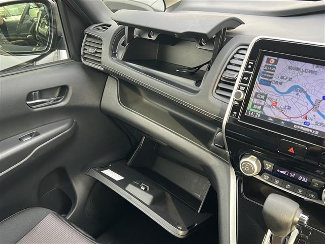 セレナ ハイウェイスター　ワンオーナー　全方位カメラ　純正ナビＭＭ５１６Ｄ０－Ｌ　純正フリップダウンモニター　両側電動ドア　ＥＴＣ　クルーズコントロール　バックカメラ　ナビステアリングスイッチ　オートライト　純正ＡＷ冬タイヤ有（17枚目）