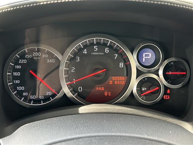 ＧＴ－Ｒ プレミアムエディション　４ＷＤ　純正ナビ　ＢＯＳＥスピーカー　バックカメラ　社外フルセグＴＶ　ＥＴＣ　ハーフレザーシート　前席シートヒーター　パドルシフト　オートライト　クルーズコントロール　ナビステアリングスイッチ（8枚目）