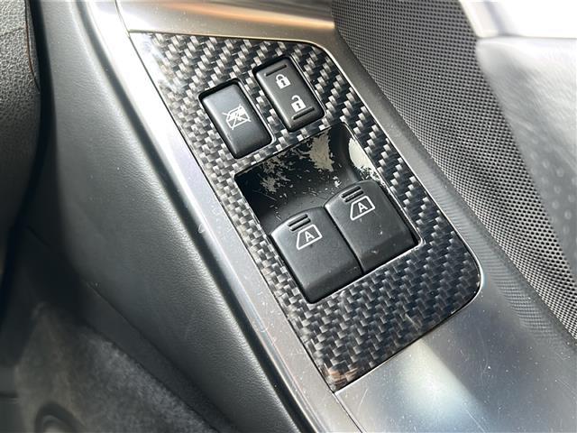 ＧＴ－Ｒ プレミアムエディション　４ＷＤ　純正ナビ　ＢＯＳＥスピーカー　バックカメラ　社外フルセグＴＶ　ＥＴＣ　ハーフレザーシート　前席シートヒーター　パドルシフト　オートライト　クルーズコントロール　ナビステアリングスイッチ（13枚目）