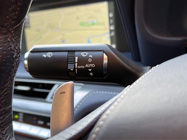 ＬＣ ＬＣ５００ｈ　Ｌパッケージ　寒冷地仕様　マークレビンソンファレンスサラウンドシステムパノラマルーフ純正ナビバックカメラレーダークルーズコントロール　パドルシフトエンジンスターター純正ドライブレコーダー内装ブリージーブルー（11枚目）