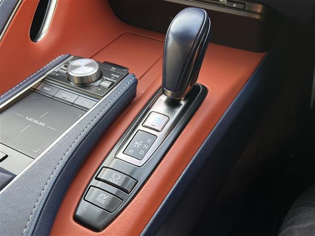 ＬＣ ＬＣ５００ｈ　Ｌパッケージ　寒冷地仕様　マークレビンソンファレンスサラウンドシステムパノラマルーフ純正ナビバックカメラレーダークルーズコントロール　パドルシフトエンジンスターター純正ドライブレコーダー内装ブリージーブルー（21枚目）