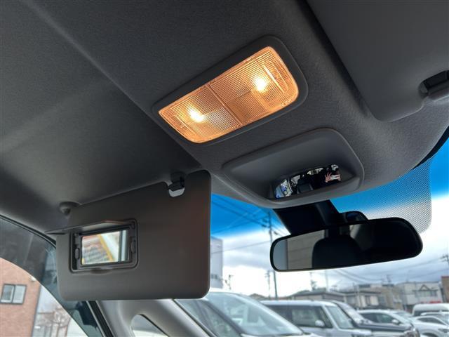 フリード クロスター　純正ナビＶＸＭ－２２４ＶＦｉ　フルセグＴＶ　両側電動ドア　バックカメラ　前席シートヒーター　レーダークルコン　ハーフレザーシート　衝突軽減装置　ナビステアリングスイッチ　ＥＴＣ　ワイパーデアイサー（5枚目）