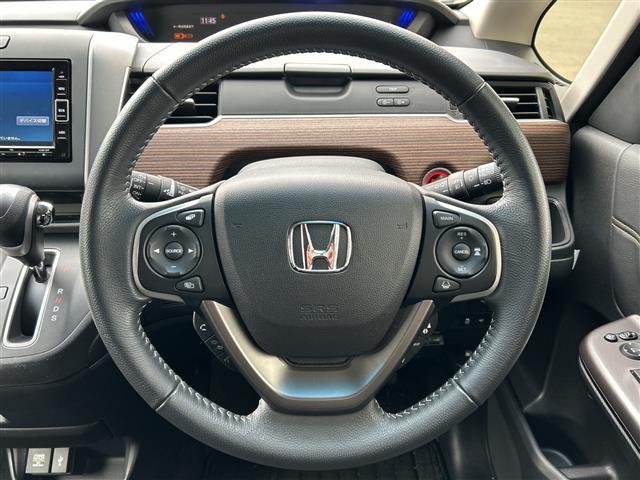 フリード クロスター　純正ナビＶＸＭ－２２４ＶＦｉ　フルセグＴＶ　両側電動ドア　バックカメラ　前席シートヒーター　レーダークルコン　ハーフレザーシート　衝突軽減装置　ナビステアリングスイッチ　ＥＴＣ　ワイパーデアイサー（6枚目）