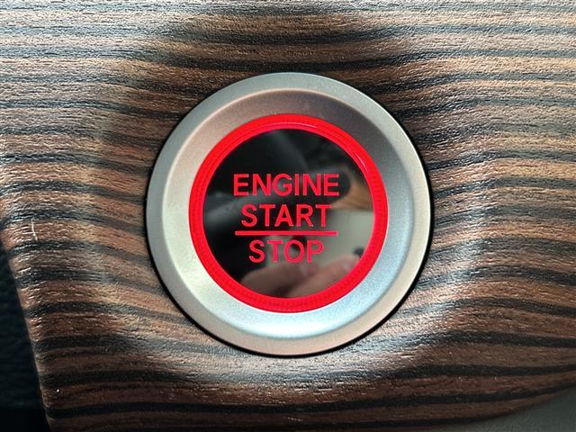 フリード クロスター　純正ナビＶＸＭ－２２４ＶＦｉ　フルセグＴＶ　両側電動ドア　バックカメラ　前席シートヒーター　レーダークルコン　ハーフレザーシート　衝突軽減装置　ナビステアリングスイッチ　ＥＴＣ　ワイパーデアイサー（7枚目）