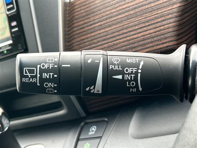 フリード クロスター　純正ナビＶＸＭ－２２４ＶＦｉ　フルセグＴＶ　両側電動ドア　バックカメラ　前席シートヒーター　レーダークルコン　ハーフレザーシート　衝突軽減装置　ナビステアリングスイッチ　ＥＴＣ　ワイパーデアイサー（11枚目）