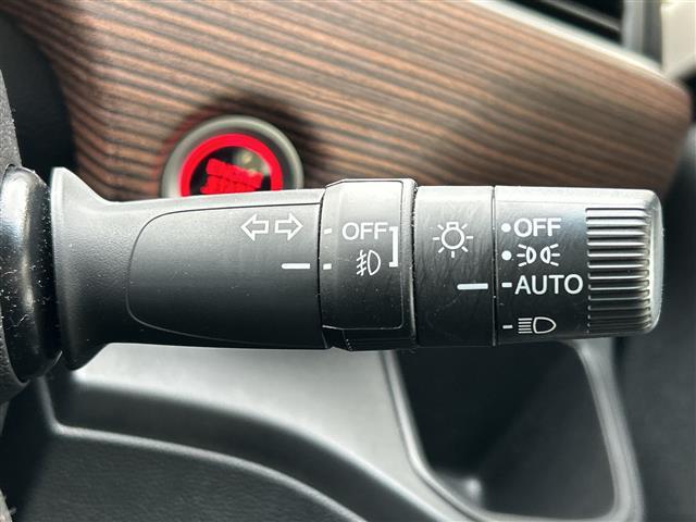 フリード クロスター　純正ナビＶＸＭ－２２４ＶＦｉ　フルセグＴＶ　両側電動ドア　バックカメラ　前席シートヒーター　レーダークルコン　ハーフレザーシート　衝突軽減装置　ナビステアリングスイッチ　ＥＴＣ　ワイパーデアイサー（12枚目）