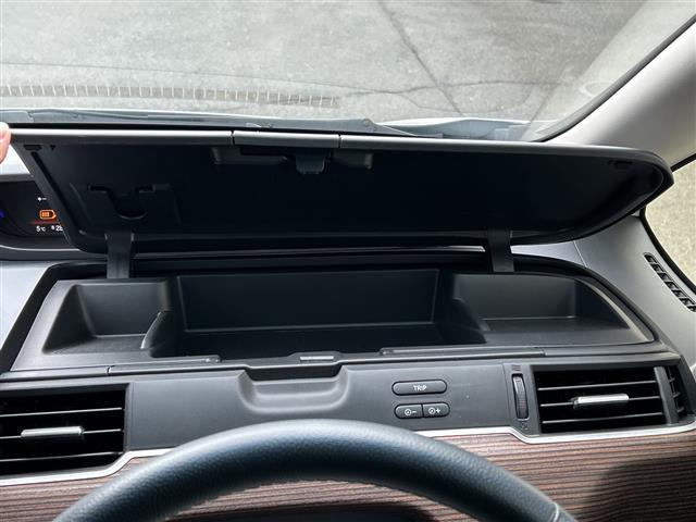 フリード クロスター　純正ナビＶＸＭ－２２４ＶＦｉ　フルセグＴＶ　両側電動ドア　バックカメラ　前席シートヒーター　レーダークルコン　ハーフレザーシート　衝突軽減装置　ナビステアリングスイッチ　ＥＴＣ　ワイパーデアイサー（13枚目）