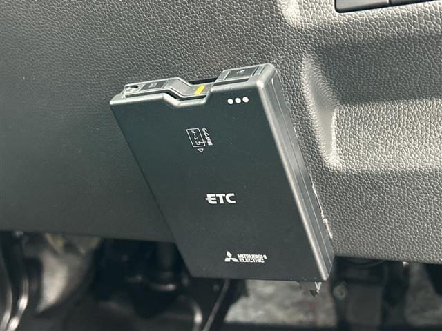 フリード クロスター　純正ナビＶＸＭ－２２４ＶＦｉ　フルセグＴＶ　両側電動ドア　バックカメラ　前席シートヒーター　レーダークルコン　ハーフレザーシート　衝突軽減装置　ナビステアリングスイッチ　ＥＴＣ　ワイパーデアイサー（15枚目）