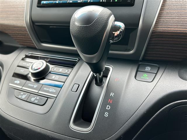 フリード クロスター　純正ナビＶＸＭ－２２４ＶＦｉ　フルセグＴＶ　両側電動ドア　バックカメラ　前席シートヒーター　レーダークルコン　ハーフレザーシート　衝突軽減装置　ナビステアリングスイッチ　ＥＴＣ　ワイパーデアイサー（17枚目）