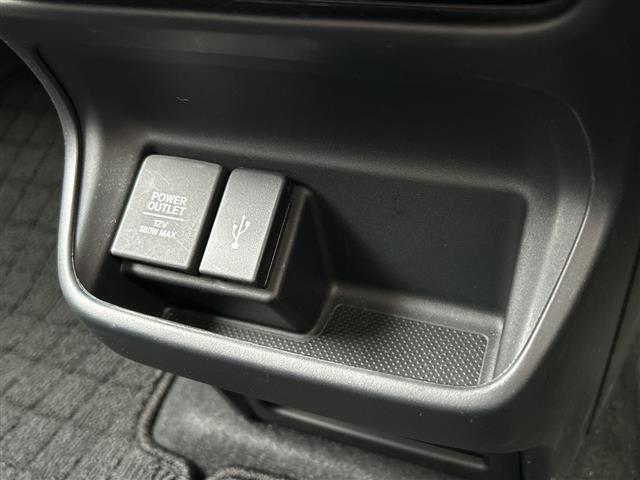 フリード クロスター　純正ナビＶＸＭ－２２４ＶＦｉ　フルセグＴＶ　両側電動ドア　バックカメラ　前席シートヒーター　レーダークルコン　ハーフレザーシート　衝突軽減装置　ナビステアリングスイッチ　ＥＴＣ　ワイパーデアイサー（18枚目）